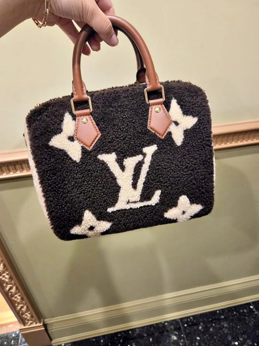 Louis Vuitton Speedy Bandoulière 25 Shearling Black & White Satchel